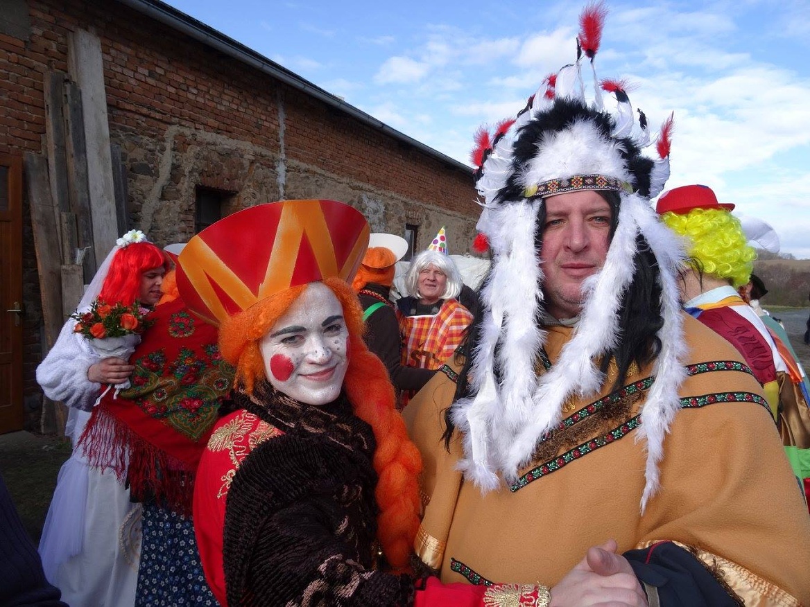 27 tanec rudých
