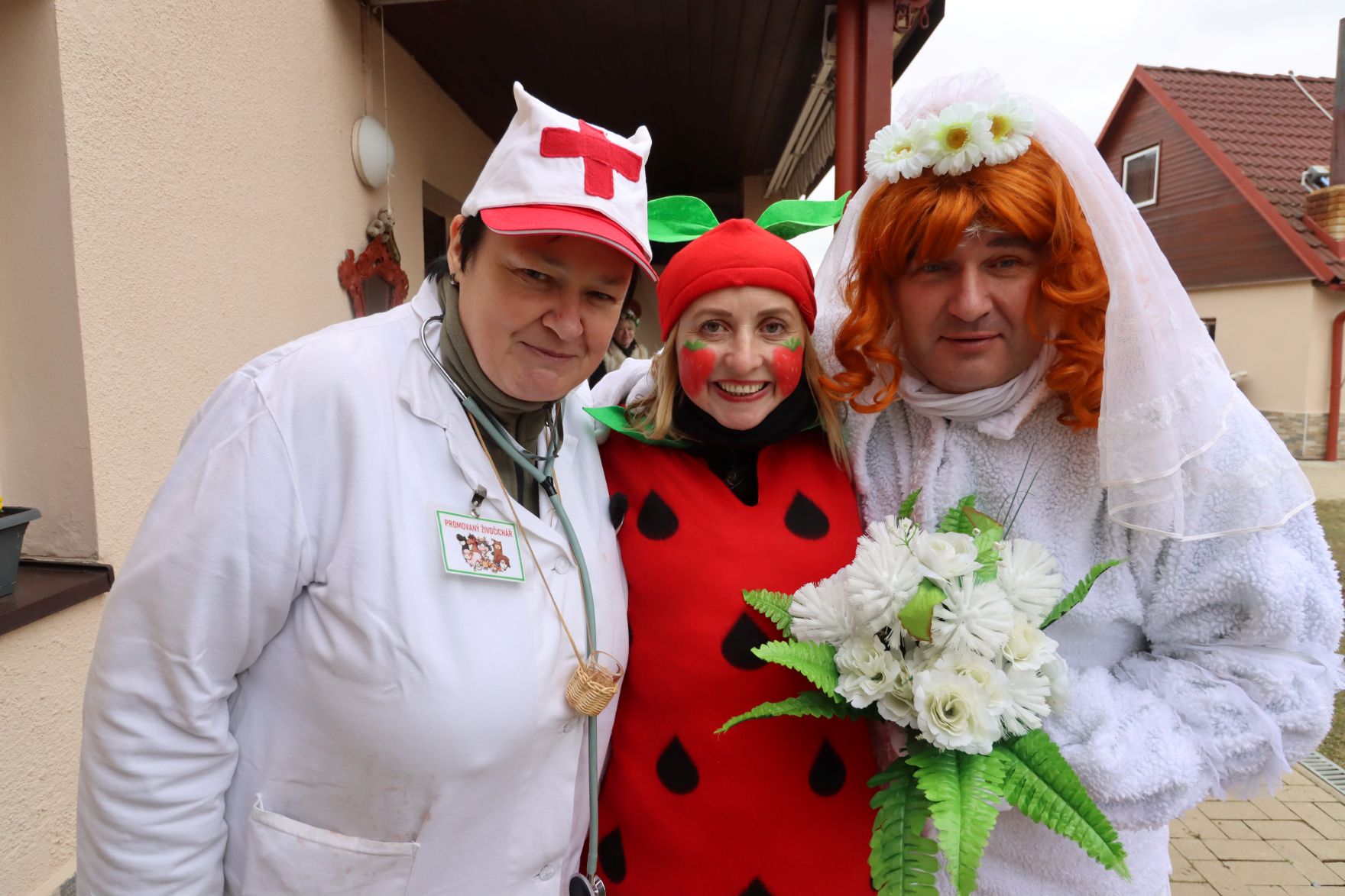 48_červená a bílá